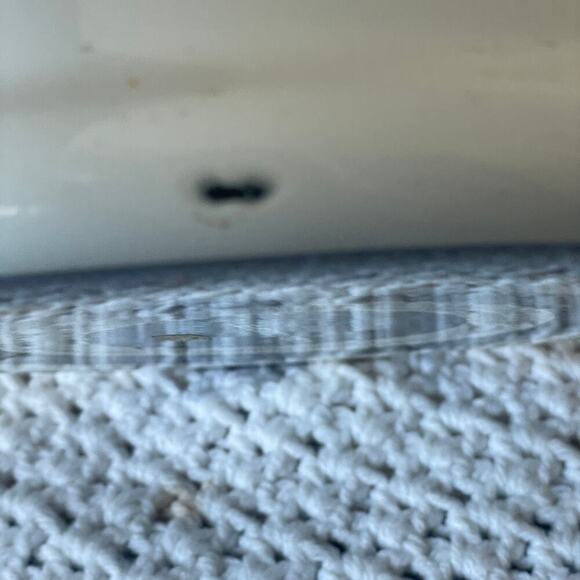 Le Creuset 2.1 Litre/2.2 Quart White/Ivory Tea Pot - Picture 7 of 16